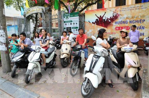 Hình ảnh mới nhất của thí sinh Hà Nội trong buổi thi vào lớp 10 môn Ngữ Văn