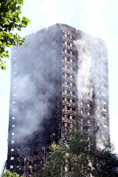 Người dân London lo ngại về an toàn chung cư sau vụ cháy Grenfell Tower 