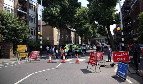 Người dân London lo ngại về an toàn chung cư sau vụ cháy Grenfell Tower 