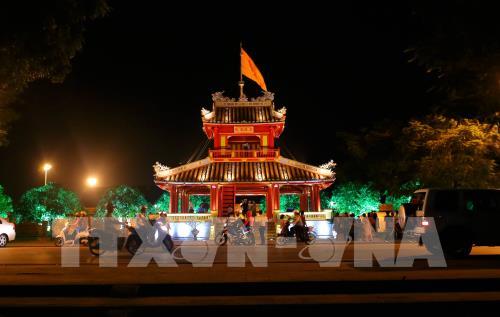 Lung linh huyền ảo Đại Nội Huế về đêm