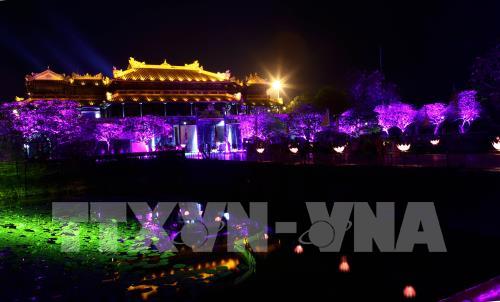 Lung linh huyền ảo Đại Nội Huế về đêm