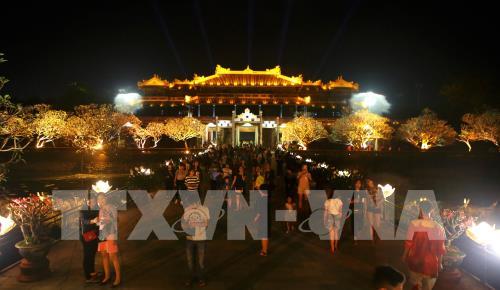Lung linh huyền ảo Đại Nội Huế về đêm