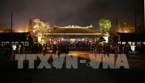 Lung linh huyền ảo Đại Nội Huế về đêm