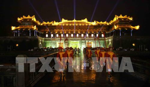 Lung linh huyền ảo Đại Nội Huế về đêm