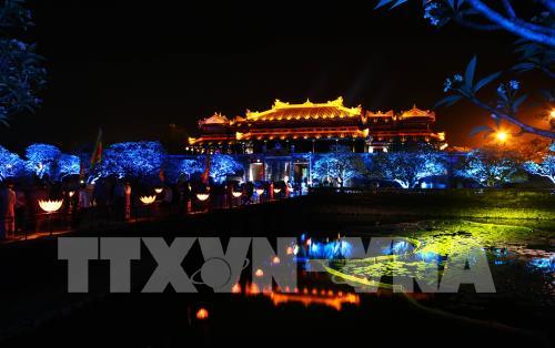 Lung linh huyền ảo Đại Nội Huế về đêm