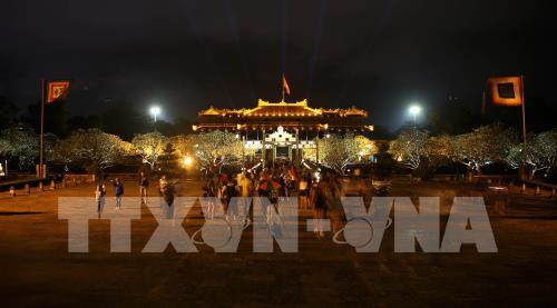 Lung linh huyền ảo Đại Nội Huế về đêm