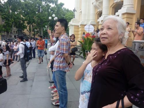 Trải nghiệm tuyệt vời trên xe buýt 2 tầng lần đầu tiên xuất hiện tại Hà Nội