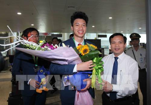 Đội tuyển học sinh Việt Nam dự thi Olympic Toán Quốc tế năm 2017 thắng lợi trở về