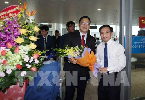 Đội tuyển học sinh Việt Nam dự thi Olympic Toán Quốc tế năm 2017 thắng lợi trở về