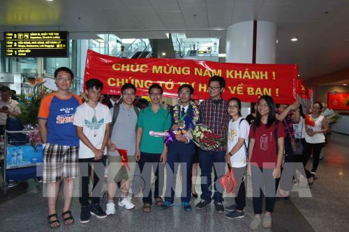 Đội tuyển học sinh Việt Nam dự thi Olympic Toán Quốc tế năm 2017 thắng lợi trở về