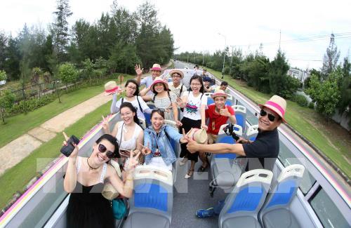 Xe buýt hai tầng chở khách tham quan miễn phí thành phố Đà Nẵng