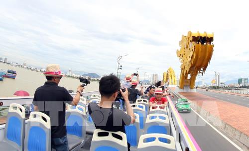 Xe buýt hai tầng chở khách tham quan miễn phí thành phố Đà Nẵng