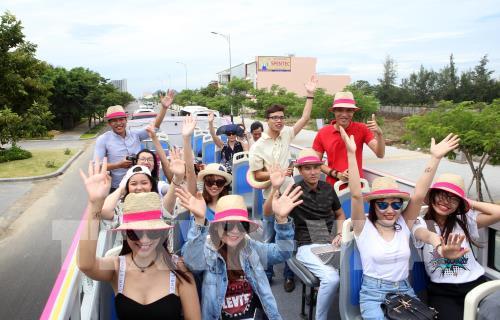 Xe buýt hai tầng chở khách tham quan miễn phí thành phố Đà Nẵng