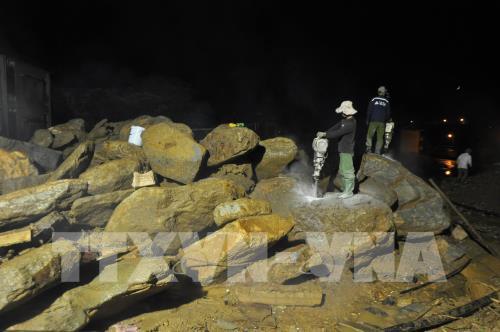 Trắng đêm khắc phục lũ dữ tại Mù Cang Chải, Yên Bái