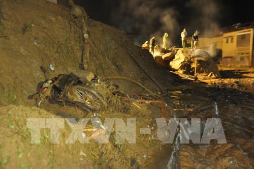 Trắng đêm khắc phục lũ dữ tại Mù Cang Chải, Yên Bái