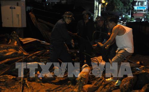 Trắng đêm khắc phục lũ dữ tại Mù Cang Chải, Yên Bái