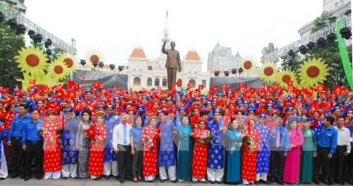 100 cặp đôi cưới tập thể trong ngày Tết Độc lập