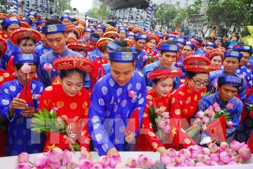 100 cặp đôi cưới tập thể trong ngày Tết Độc lập