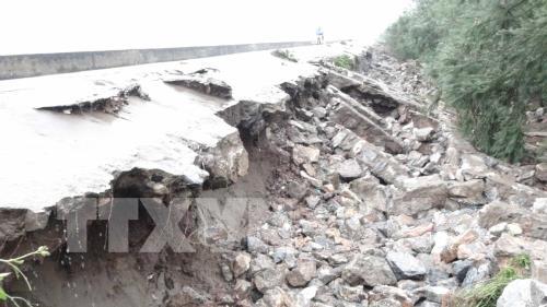 Chùm ảnh: Nhiều địa phương thiệt hại nặng nề do bão số 10