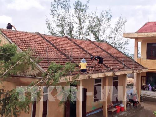 Chùm ảnh các địa phương tập trung khắc phục hậu quả do bão số 10 gây ra