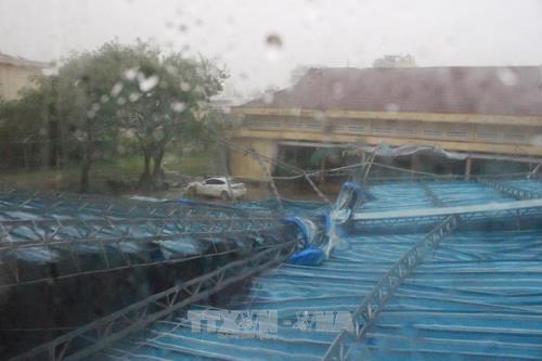 Chùm ảnh bão số 12 gây thiệt hại tại các địa phương