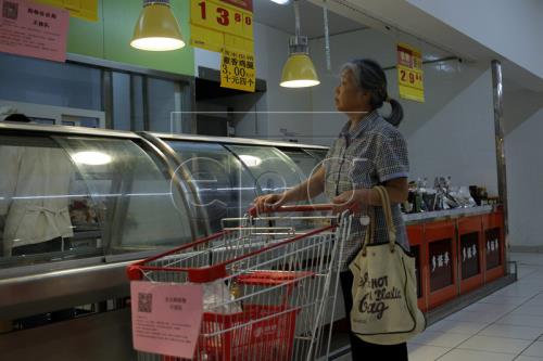 Doanh số bán lẻ của Trung Quốc giảm tháng thứ hai liên tiếp