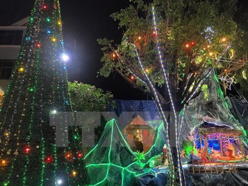 Rộn ràng không khí đón Giáng sinh trên cả nước