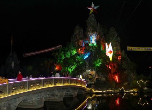 Rộn ràng không khí đón Giáng sinh trên cả nước