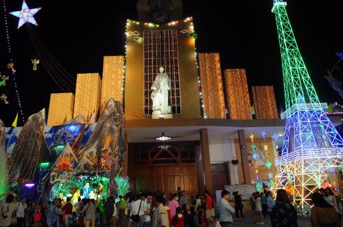 Rộn ràng không khí đón Giáng sinh trên cả nước