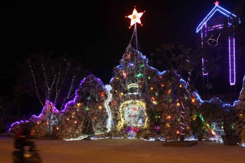 Rộn ràng không khí đón Giáng sinh trên cả nước