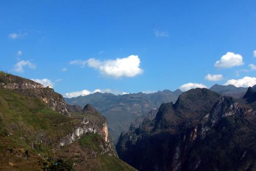 Vẻ đẹp hùng vĩ Cao nguyên đá Đồng Văn (Hà Giang)