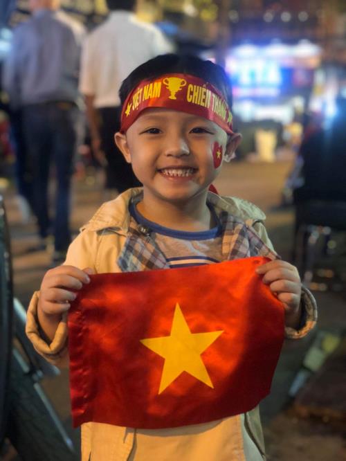 Những hình ảnh ngộ nghĩnh của cổ động viên đội tuyển U23 Việt Nam