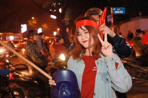 Những hình ảnh ngộ nghĩnh của cổ động viên đội tuyển U23 Việt Nam