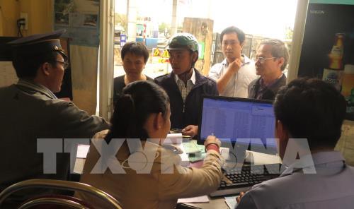 Các trạm BOT thông thoáng trong ngày đầu đồng loạt cắm biển "Cấm dừng xe quá 5 phút"