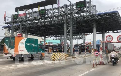 Các trạm BOT thông thoáng trong ngày đầu đồng loạt cắm biển "Cấm dừng xe quá 5 phút"