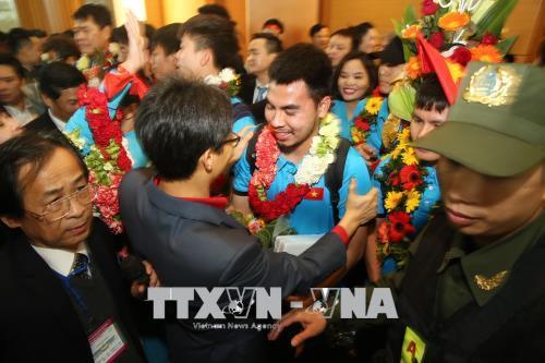  Đội tuyển U23 Việt Nam về nước trong sự đón tiếp nồng hậu 