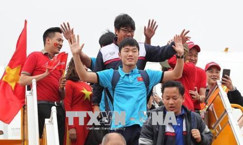  Đội tuyển U23 Việt Nam về nước trong sự đón tiếp nồng hậu 