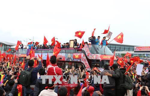  Đội tuyển U23 Việt Nam về nước trong sự đón tiếp nồng hậu 