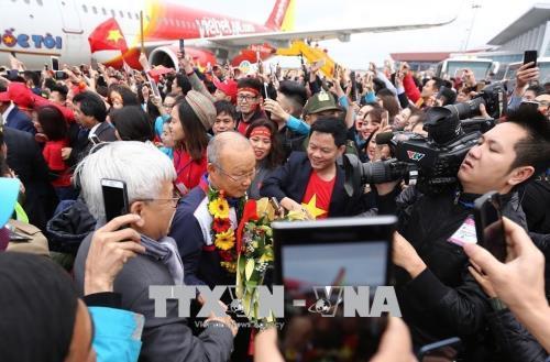  Đội tuyển U23 Việt Nam về nước trong sự đón tiếp nồng hậu 