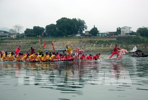Rộn ràng Lễ hội đua thuyền trên sông Lô
