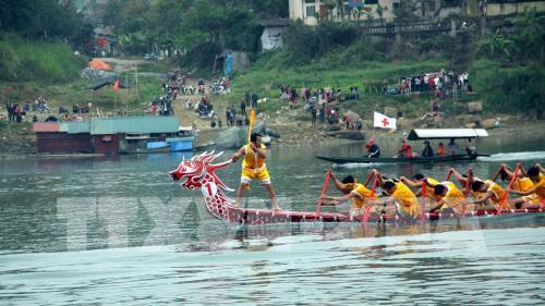 Rộn ràng Lễ hội đua thuyền trên sông Lô