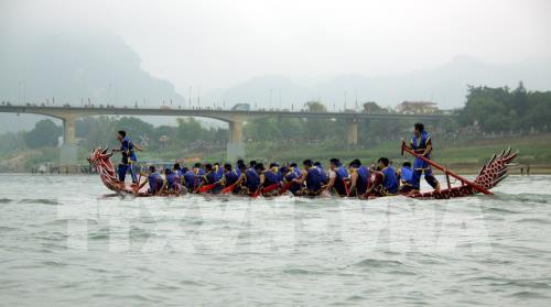 Rộn ràng Lễ hội đua thuyền trên sông Lô