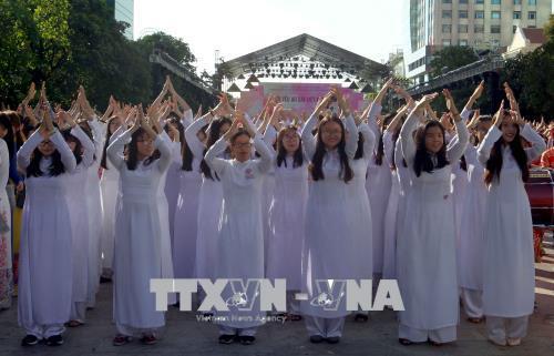 "Mãn nhãn" với Lễ hội Áo dài Tp. Hồ Chí Minh lần thứ V 