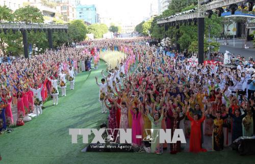 "Mãn nhãn" với Lễ hội Áo dài Tp. Hồ Chí Minh lần thứ V 