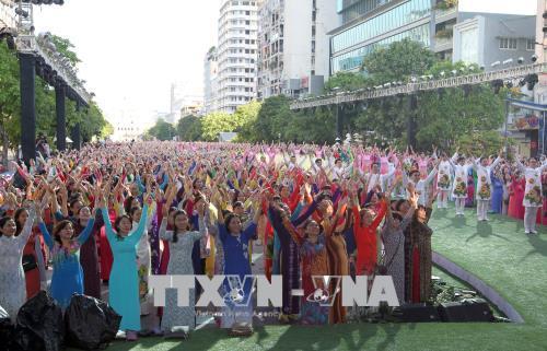"Mãn nhãn" với Lễ hội Áo dài Tp. Hồ Chí Minh lần thứ V 