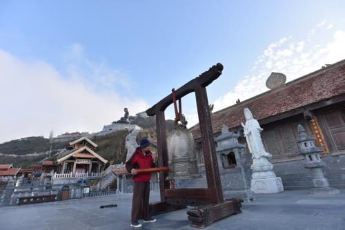 Hội xuân Mở Cổng Trời Fansipan rộn ràng đón du khách thập phương