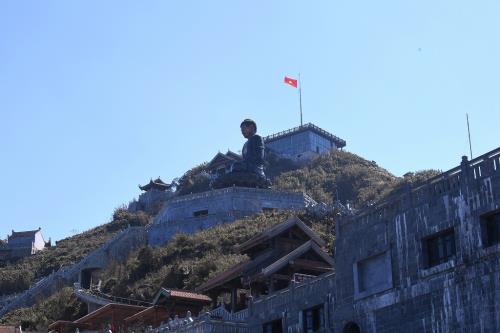 Hội xuân Mở Cổng Trời Fansipan rộn ràng đón du khách thập phương