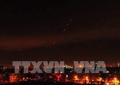 Đợt không kích đầu tiên của Mỹ, Anh, Pháp tại Syria