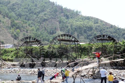 Guồng nước bản Nà Khương - điểm du lịch độc đáo của Tây Bắc