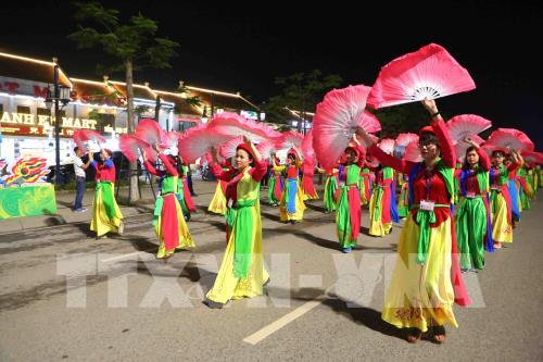 Rực rỡ Carnaval Hạ Long 2018 với Lễ diễu hành 12 xe hoa